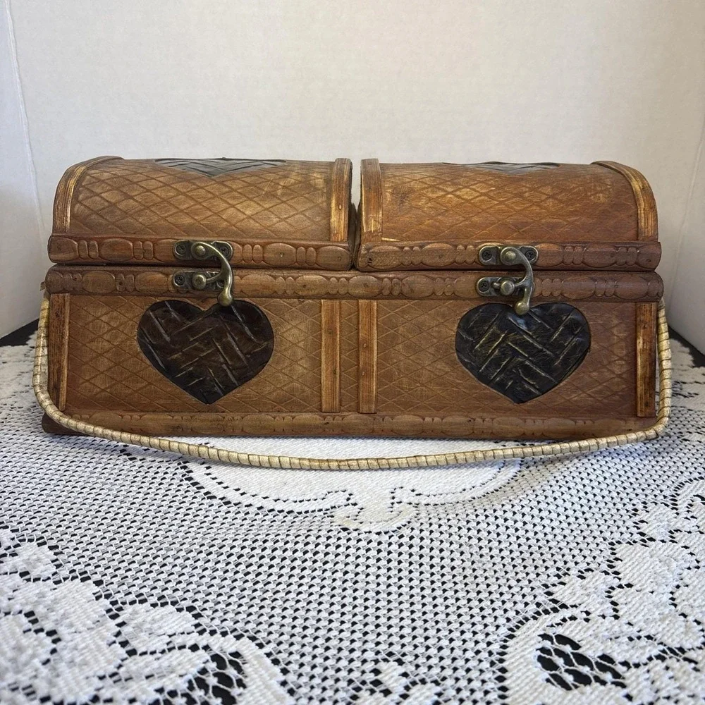 VTG Boho Woven Bamboo & Wood Decorative Keepsake Box with Brass Latches dome Lid